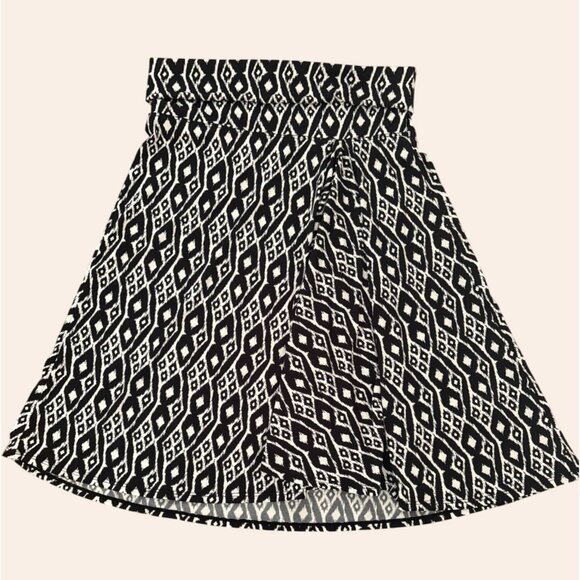 Max Edition Dresses & Skirts - NWT New Max Edition Black White Fold Over Pleated Casual Work Skirt S